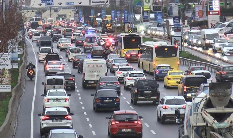 İstanbul'da 'yağmur' etkisi: Trafik yoğunluğu arttı