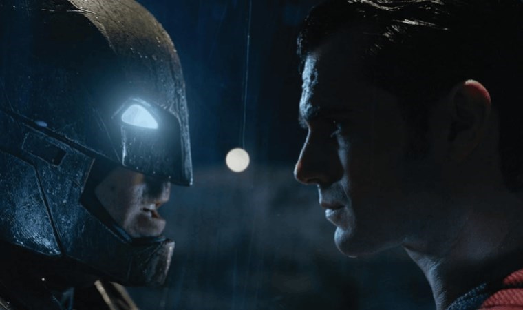 Batman ve Superman: Adaletin Şafağı filminin konusu ne? Batman v Superman: Adaletin Şafağı filminin oyuncuları kim?