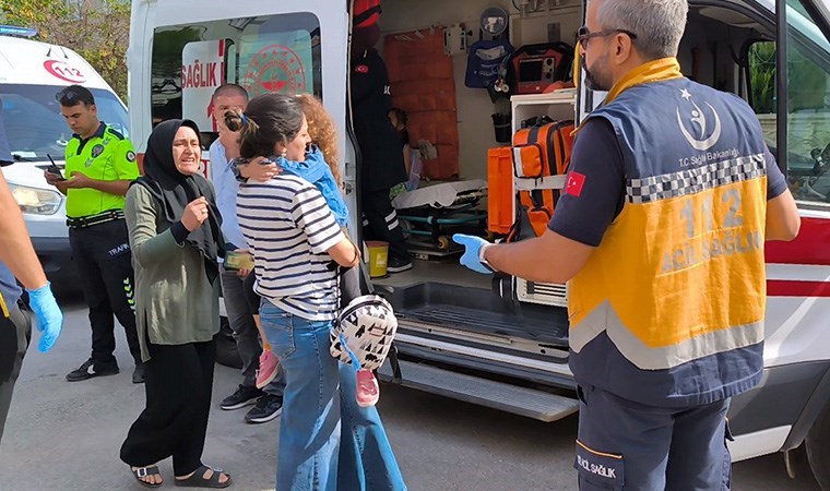 Hafif ticari araçla kreş servisi çarpıştı: 8'i çocuk, 11 yaralı