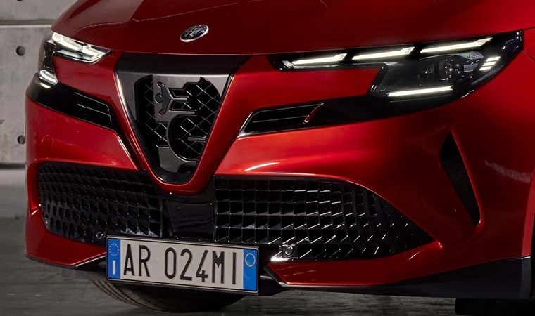 Alfa Romeo Junior Türkiye'de: Fiyatı belli oldu! Sunroof hediye...