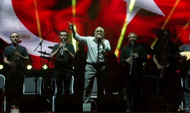 İzmir Enternasyonal Fuarı’nda müzik ve dans dolu gece