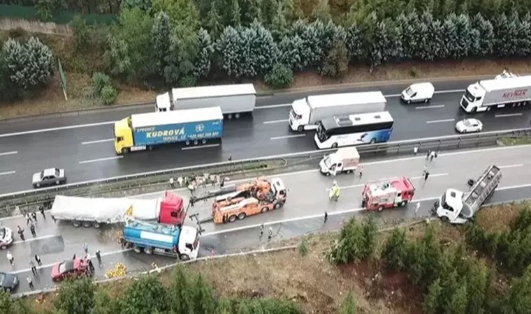 İstanbul trafiği kilitlendi! TEM'de zincirleme kaza: 4 yaralı