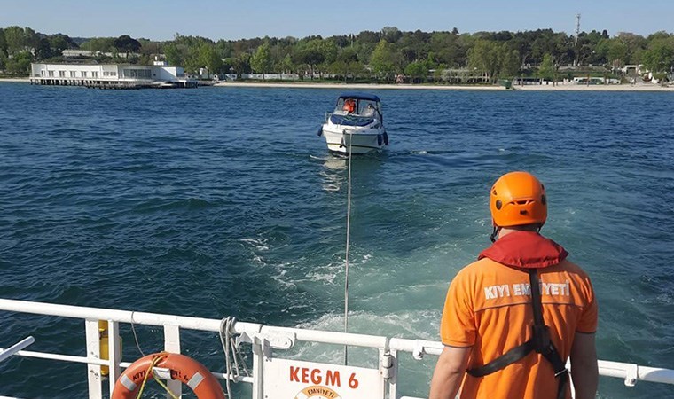 Florya açıklarında sürüklenen tekne kurtarıldı