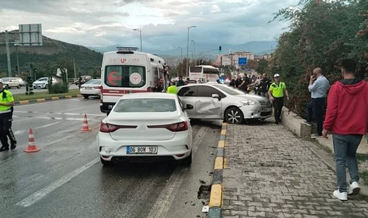 Karabük’te 6 araçlı zincirleme trafik kazası: 4 yaralı