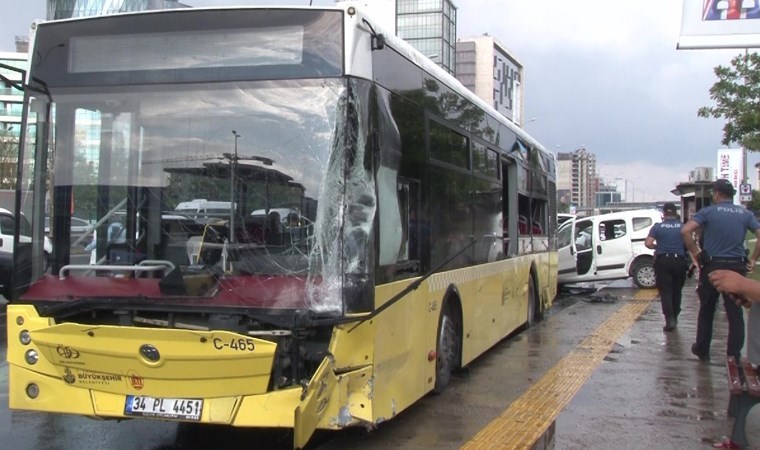 Maltepe'de İETT otobüsünün karıştığı zincirleme kaza: 4 yaralı