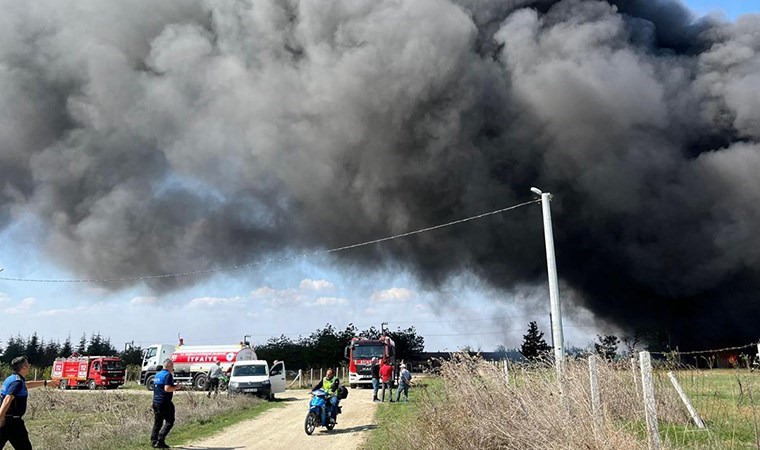 Tekirdağ'da fabrika yangını 2 saatte kontrol altına alındı: Vali Soytürk'ten açıklama geldi