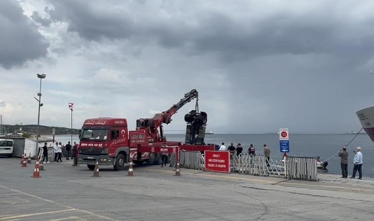 Kocaeli’de freni boşalan tır denize düştü