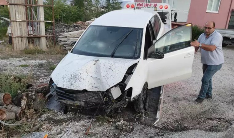 Burdur'da feci kaza: Otomobil direği devirdi, köy elektriksiz kaldı