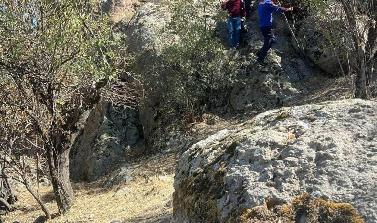 Afyon Kalesi'nde mahsur kalan çift kurtarıldı