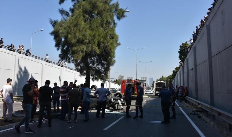 İzmir'de otomobil alt geçide düştü: 3 kişi hayatını kaybetti, 2 ağır yaralı