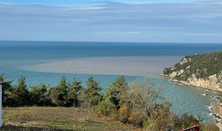 Bartın'da korkutan görüntü: Denizin rengi değişti