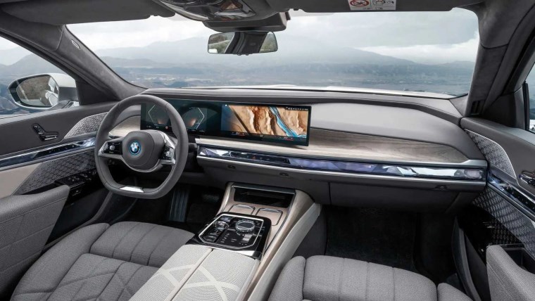 Arda Güler elektrikliye geçti: İşte Arda'ya hediye edilen BMW i7'nin teknik özellikleri ve fiyatı...