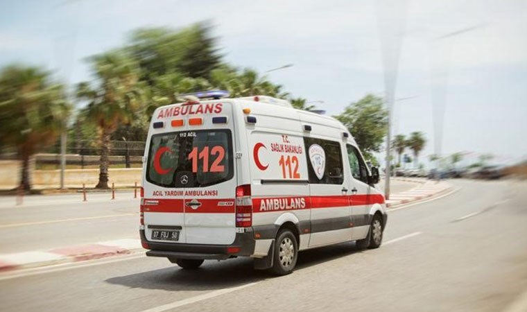 Antalya’dan Akseki’ye giden ambulansın motorunda yangın çıktı