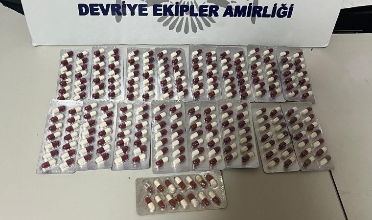 İzmir'de 238 adet sentetik ecza hap ele geçirildi