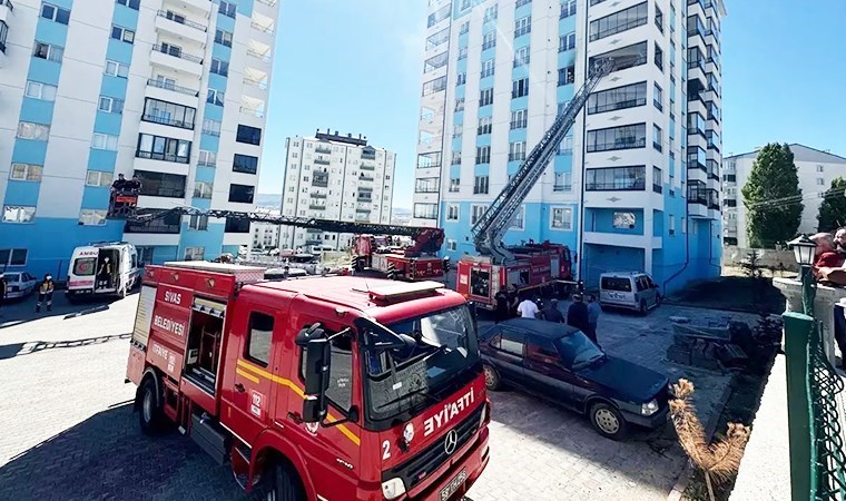 Sivas'ta 10 katlı apartmanda yangın: 6 kişi hastaneye kaldırıldı