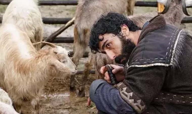 Kızılcık Şerbeti'nin Firaz'ı Batuhan Bozkurt kimdir? Batuhan Bozkurt kaç yaşında ve nereli?