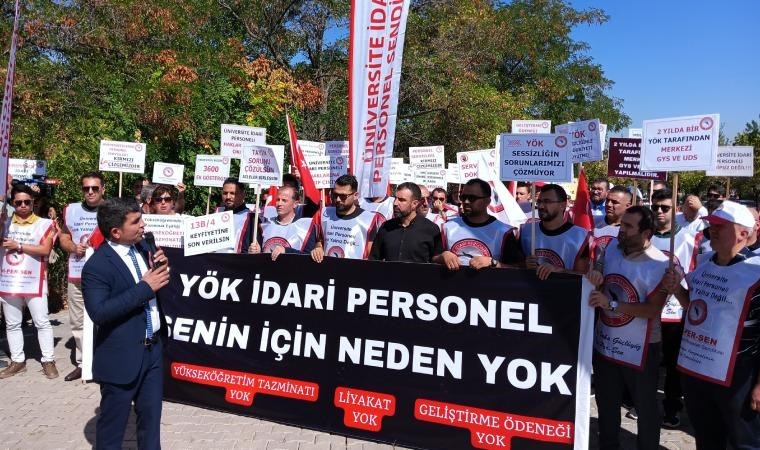 Üniversitelerdeki personel sorunlarının çözüme kavuşturulması için YÖK önünde eylem