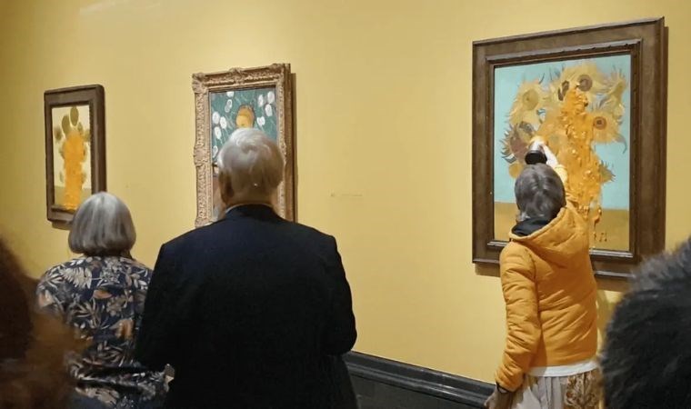 İklim aktivistleri Van Gogh tablosuna çorba fırlattı