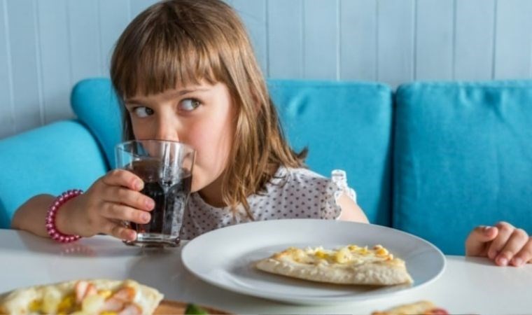 Bu besinler çocukların sağlığını tehlikeye atıyor: İşlenmiş gıdaların çocuklarda sebep olduğu 7 olumsuz etki