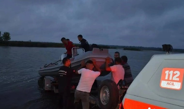 Samsun'da kayıkları alabora olan 2 balıkçıdan 1'i kayıp!