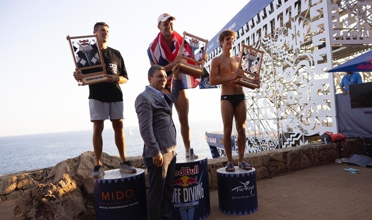 Red Bull Cliff Diving Dünya Serisi Antalya etabını Avustralyalı Rhiannan Iffland ve İngiliz Aidan Heslop kazandı