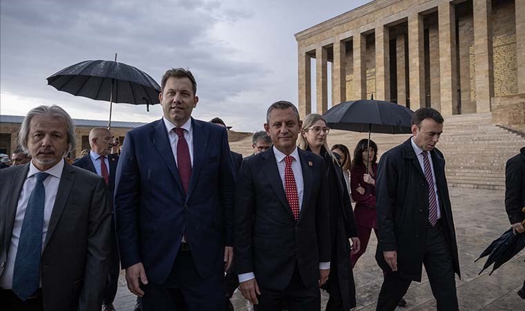 Özgür Özel ve SDP Eş Genel Başkanı Lars Klingbeil Anıtkabir'i ziyaret etti