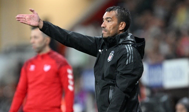 Giovanni van Bronckhorst'tan maç sonu açıklaması: 'Üzücü bir sonuçtan sonra...'