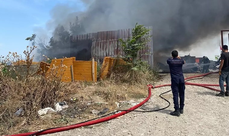 Bursa'da geri dönüşüm tesisinde yangın paniği: 1 saatte kontrol altına alındı