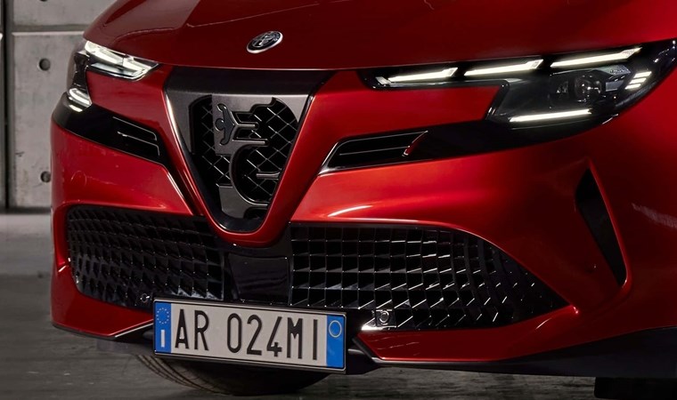 Alfa Romeo nefes kesen tasarımlara hayat vermeye devam ediyor: Son ödülü kazanan model 2025'te Türkiye'de! İşte tüm ayrıntılar...