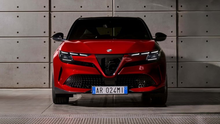 Alfa Romeo nefes kesen tasarımlara hayat vermeye devam ediyor: Son ödülü kazanan model 2025'te Türkiye'de! İşte tüm ayrıntılar...