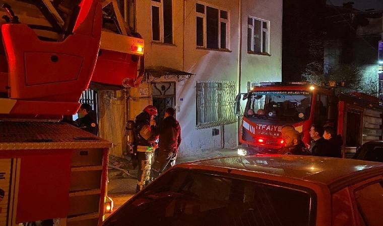 Kocaeli'nde çatı katında korkutan yangın: 2 kişi hastaneye kaldırıldı!