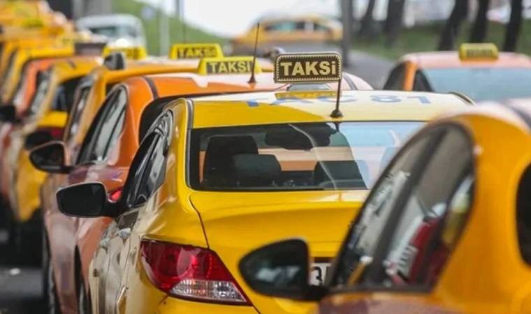 İstanbul'da yolcusuna bıçak çeken taksici trafikten men edildi