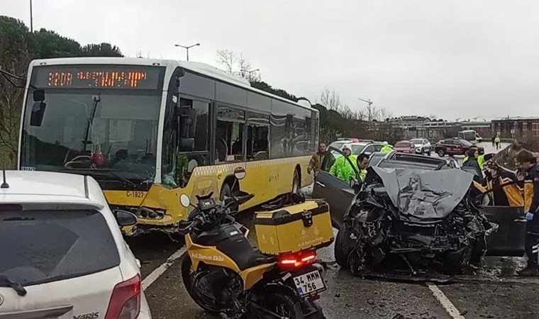 TEM Bağlantı Yolu'nu kilitleyen kaza! Karşı şeritten gelen araç İETT otobüsüne çarptı: 1 ölü, 4 yaralı