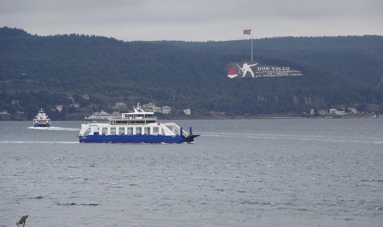 Çanakkale'de feribot seferlerine 'fırtına' engeli