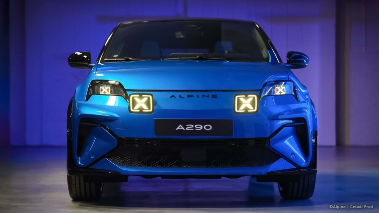 2025 yılının otomobili yine Renault'dan! Bu kez Renault 5 ve Alpine A290 zirvede...