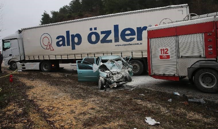 Tokat'ta TIR otomobile çarptı: Yaralı ve ölüler var!