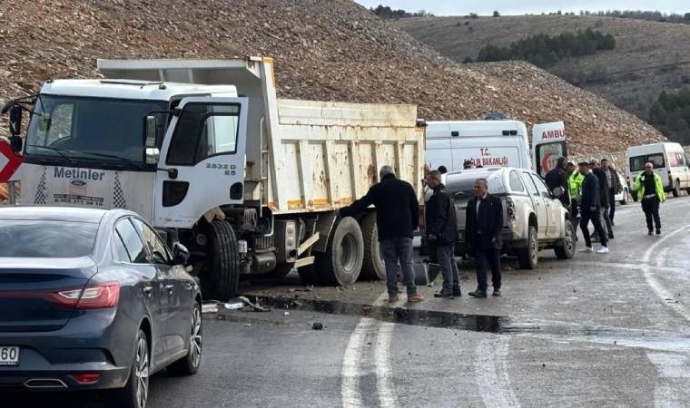 Kırşehir'de buzlanma kazaya neden oldu: Yaralılar var!