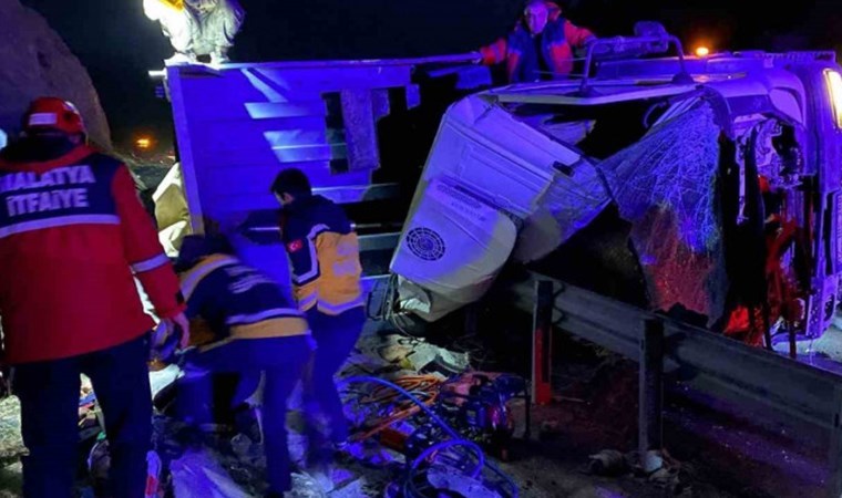 Malatya'da TIR tünel çıkışı şarampole devrildi: Ölü ve yaralılar var...