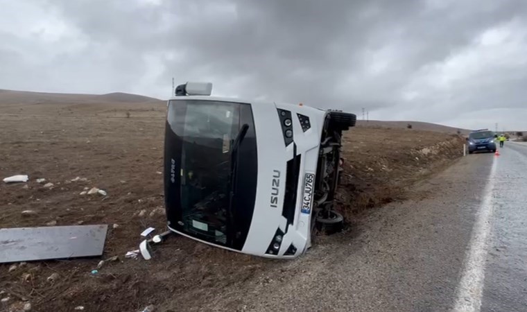 Afyonkarahisar'da Çinli turistleri taşıyan otobüs devrildi: Yaralılar var...