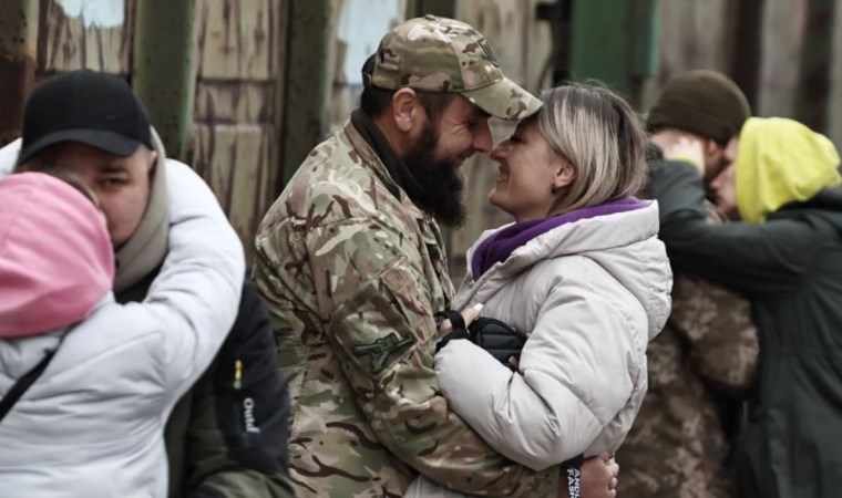 Ukrayna savaşı: Eşleri cephede olan kadınların kısa bir görüşme için uzun yolculukları