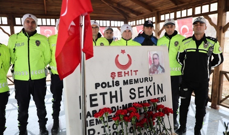 Şehit Fethi Sekin Elazığ'da mezarı başında anıldı