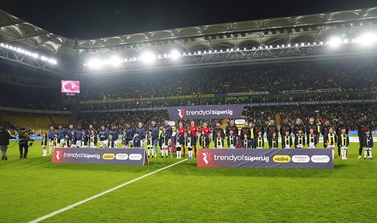 Yönetime büyük tepki: Fenerbahçe tribünlerinden istifa çağrısı!