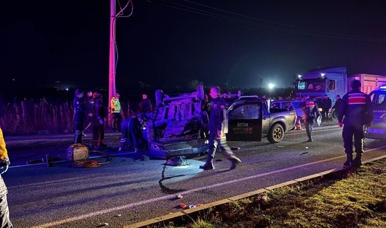 Muğla’da feci kaza... Kavşakta 2 araç çarpıştı: 2 ölü, 2 yaralı!