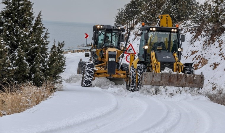 Van'da kardan kapanan 463 mahalle ve mezra yolu ulaşıma açıldı