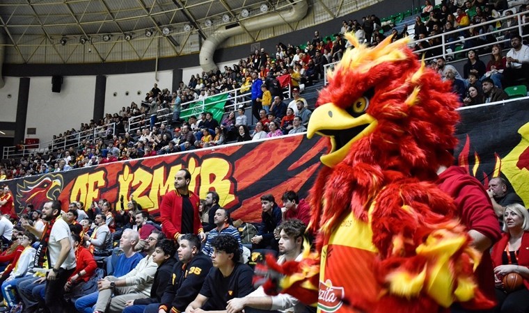 Göztepe'nin maskotu ilk maçında gözaltına alındı!