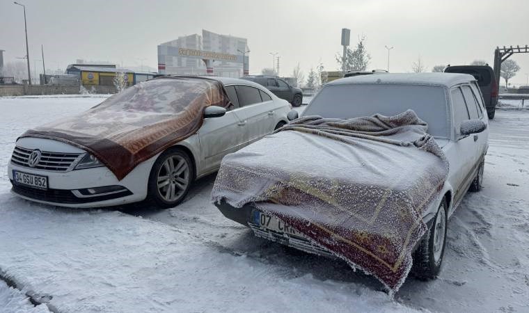 Dondurucu soğuk esareti... Ağrı buzla kaplandı!