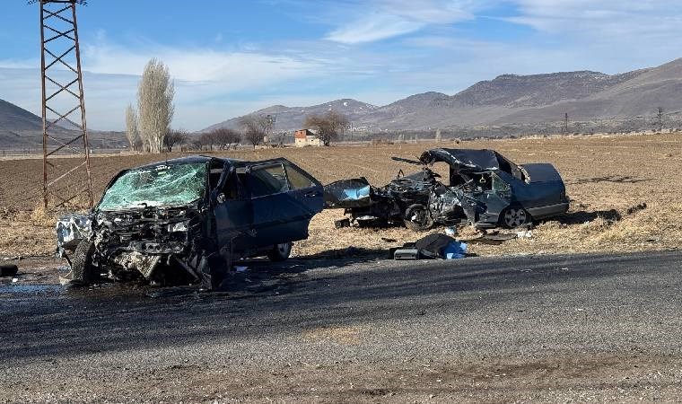 Nevşehir'de iki araç birbirine girdi: Baba ile oğlunu kaza ayırdı!