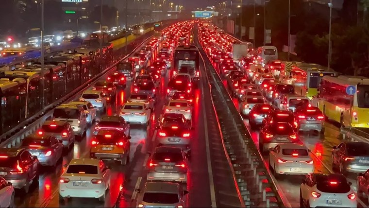 Dünyada trafiğin en yoğun olduğu kentler açıklandı: İstanbul 6. sıradan bakın kaçıncı sıraya çıktı!