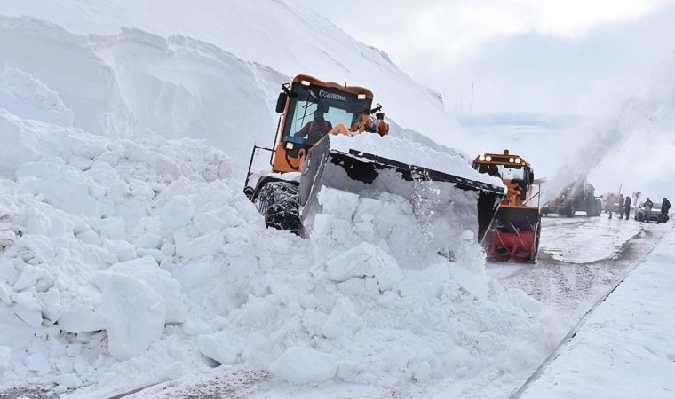 Doğu'da kar esareti... 988 yerleşim yerine ulaşım sağlanamıyor!