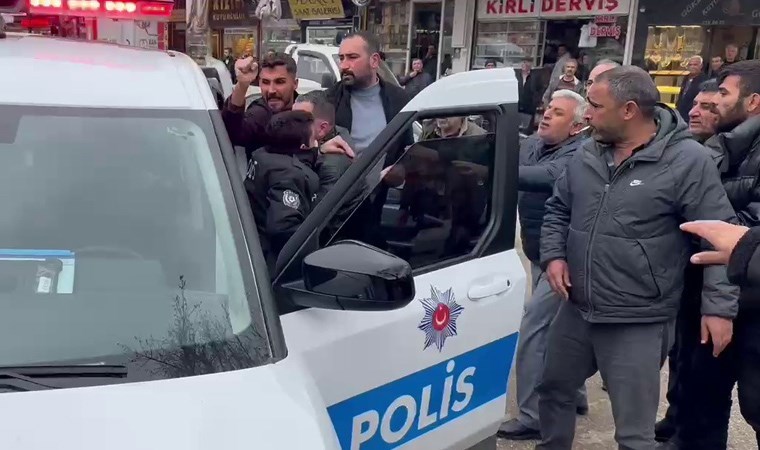 Adıyaman’da 'cinsel taciz' iddiası ortalığı karıştırdı: Şüpheliyi linçten polis kurtardı!